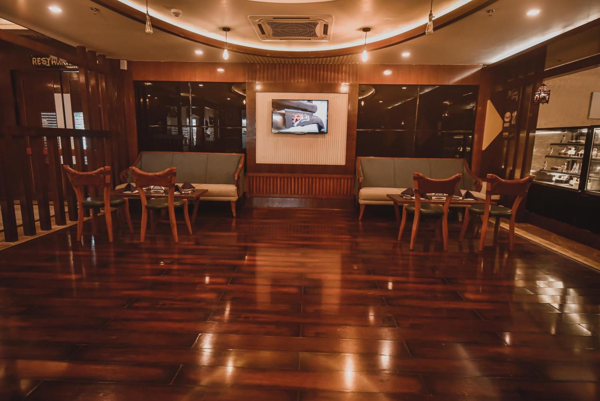 Konark Grand Hotel Mirzapur Exterior photo