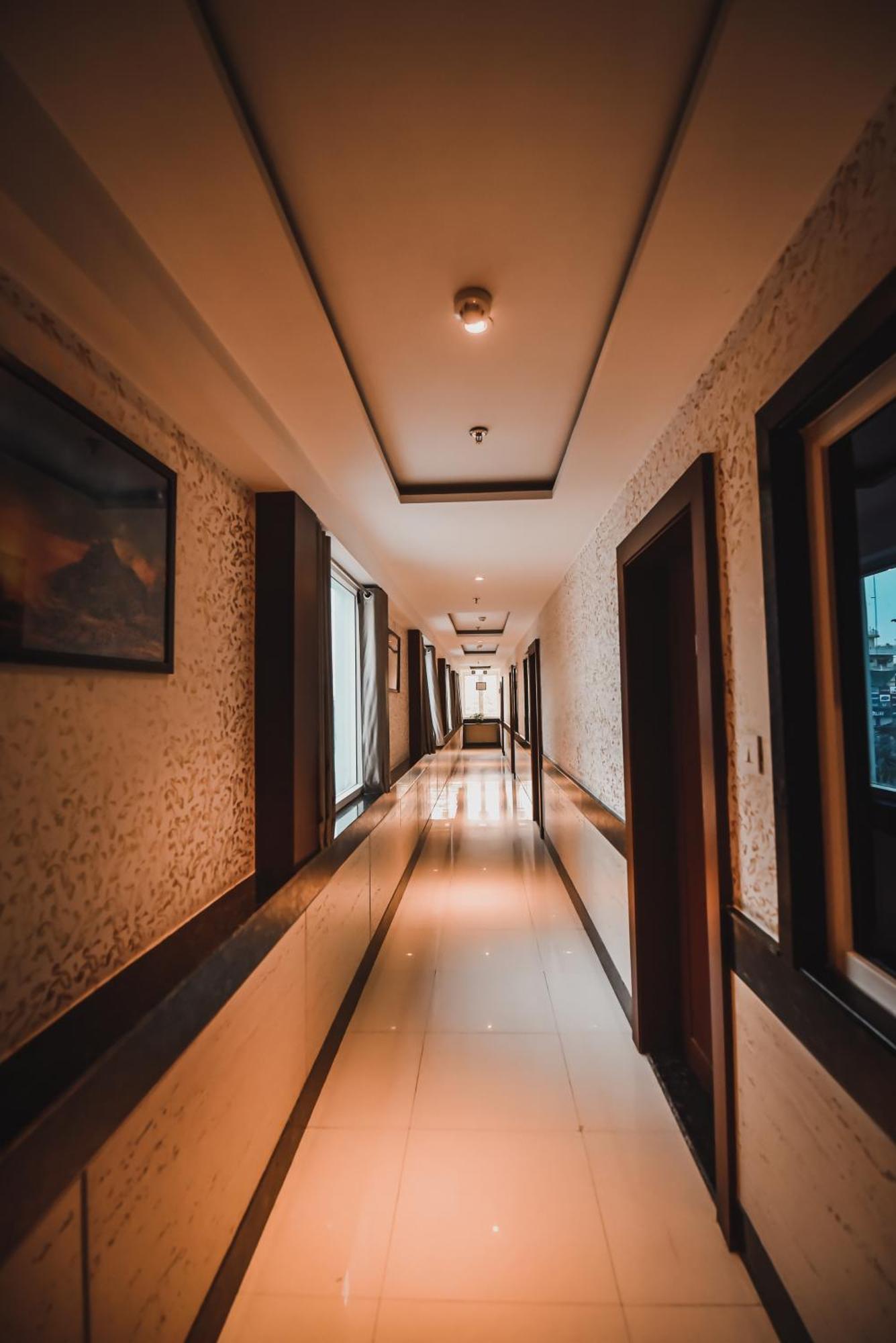 Konark Grand Hotel Mirzapur Exterior photo
