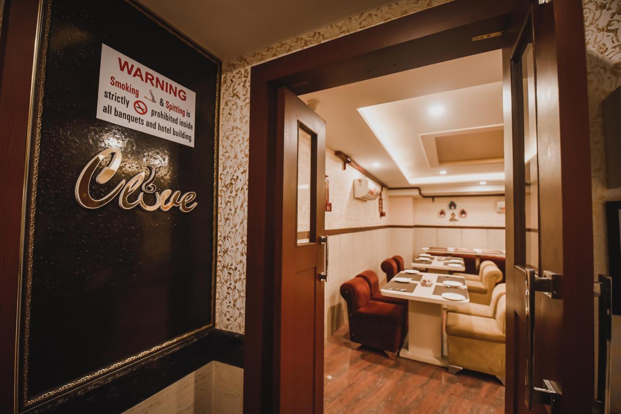 Konark Grand Hotel Mirzapur Exterior photo