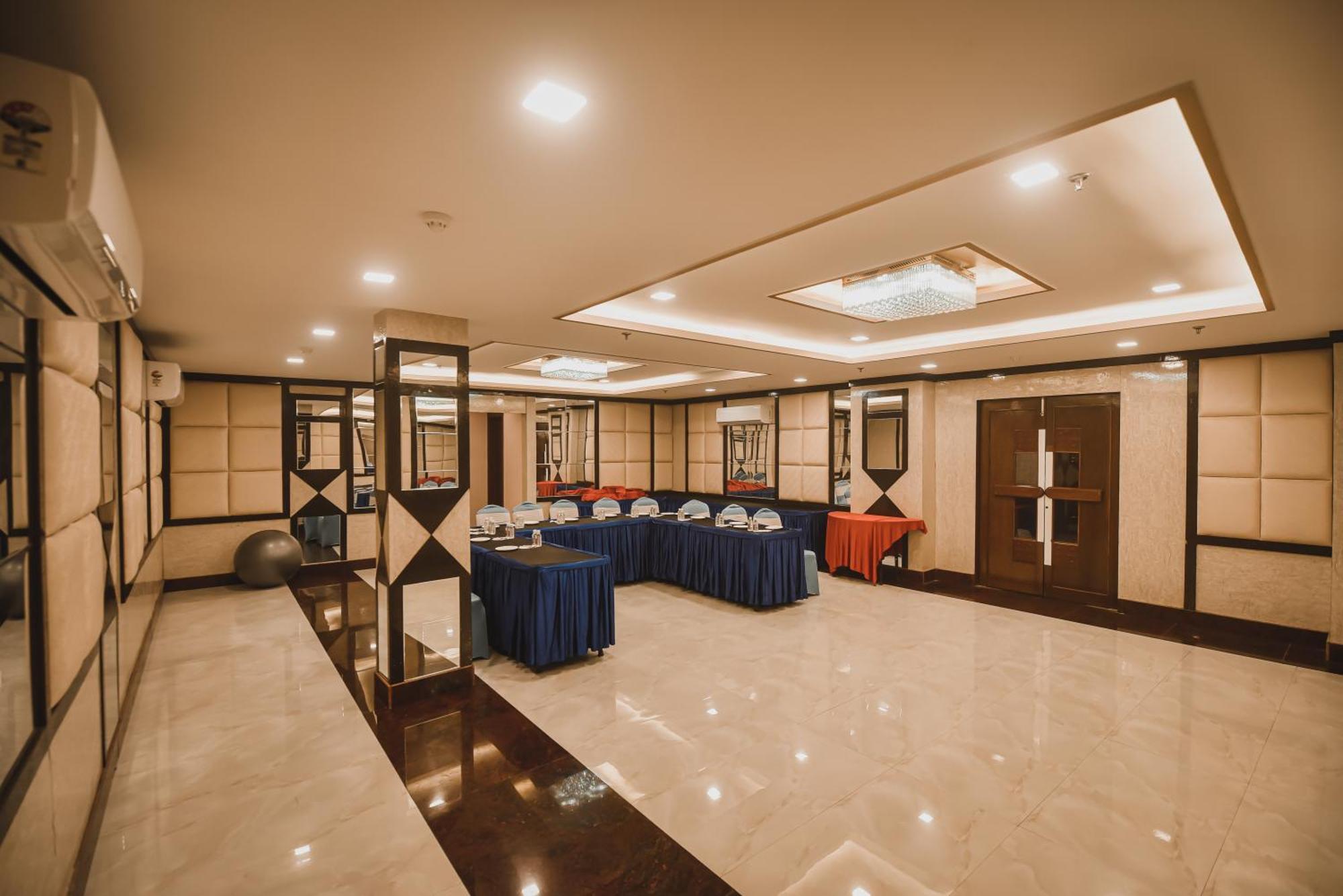 Konark Grand Hotel Mirzapur Exterior photo