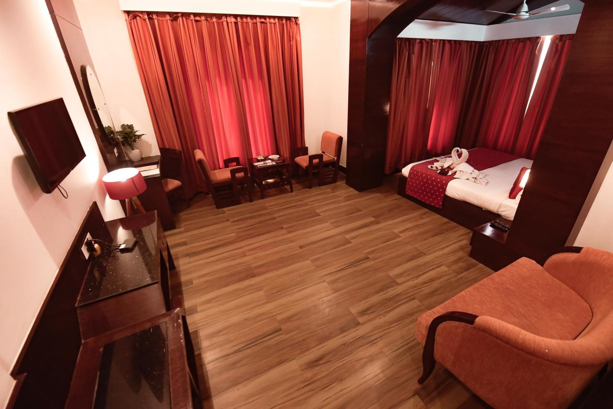 Konark Grand Hotel Mirzapur Exterior photo