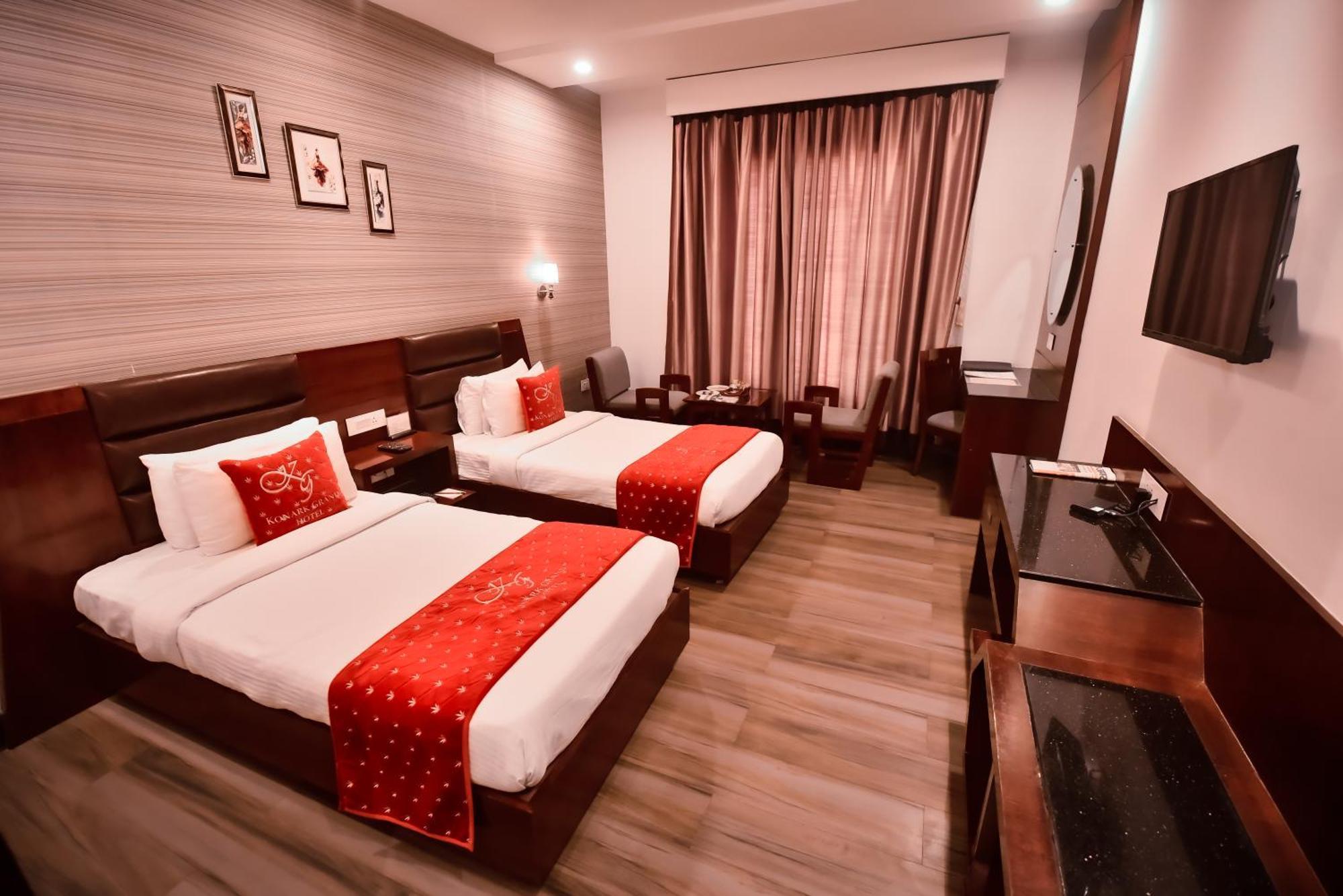 Konark Grand Hotel Mirzapur Exterior photo