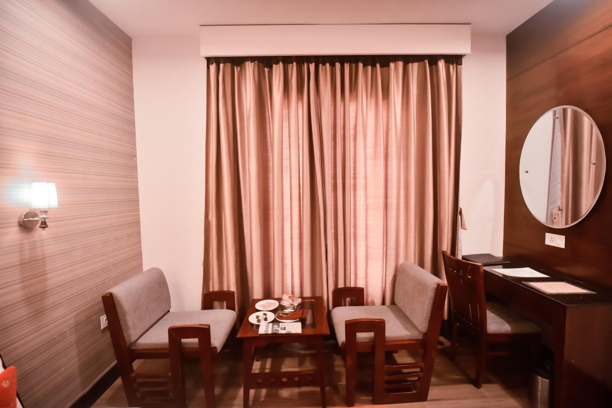 Konark Grand Hotel Mirzapur Exterior photo