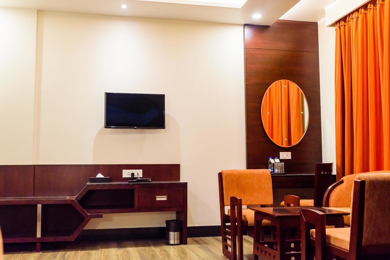 Konark Grand Hotel Mirzapur Exterior photo