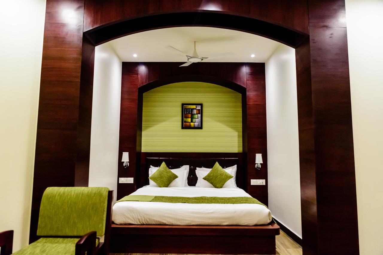 Konark Grand Hotel Mirzapur Exterior photo