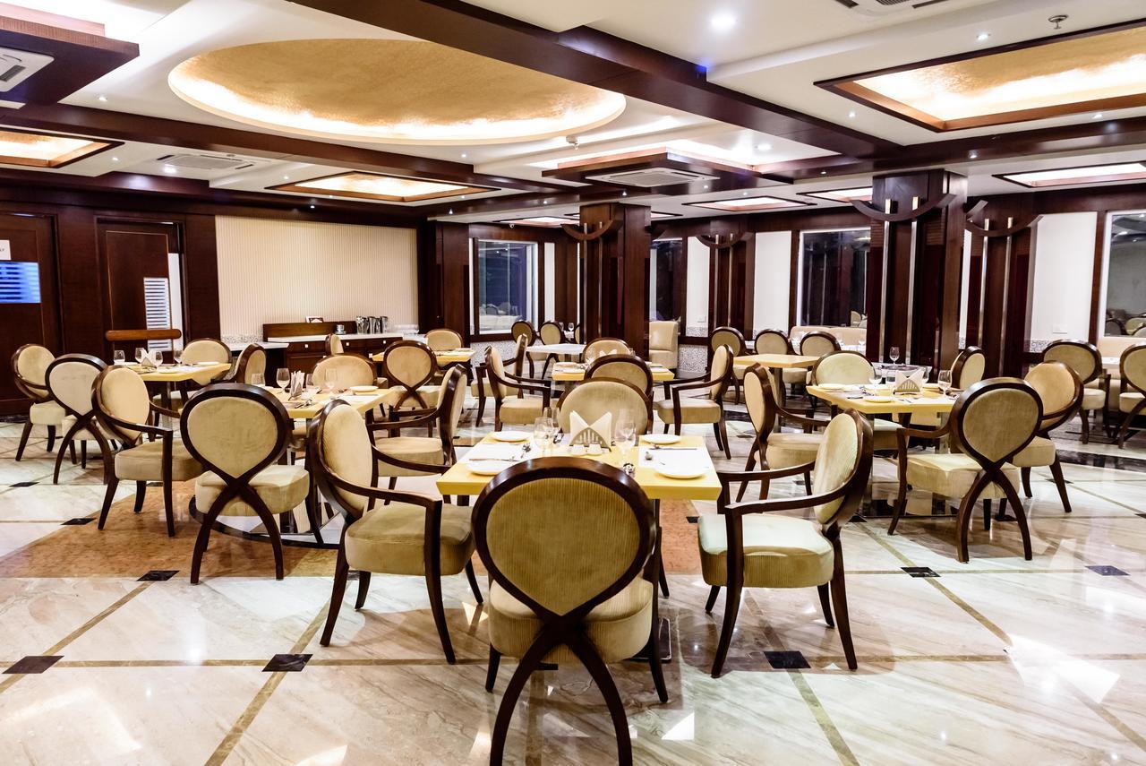 Konark Grand Hotel Mirzapur Exterior photo