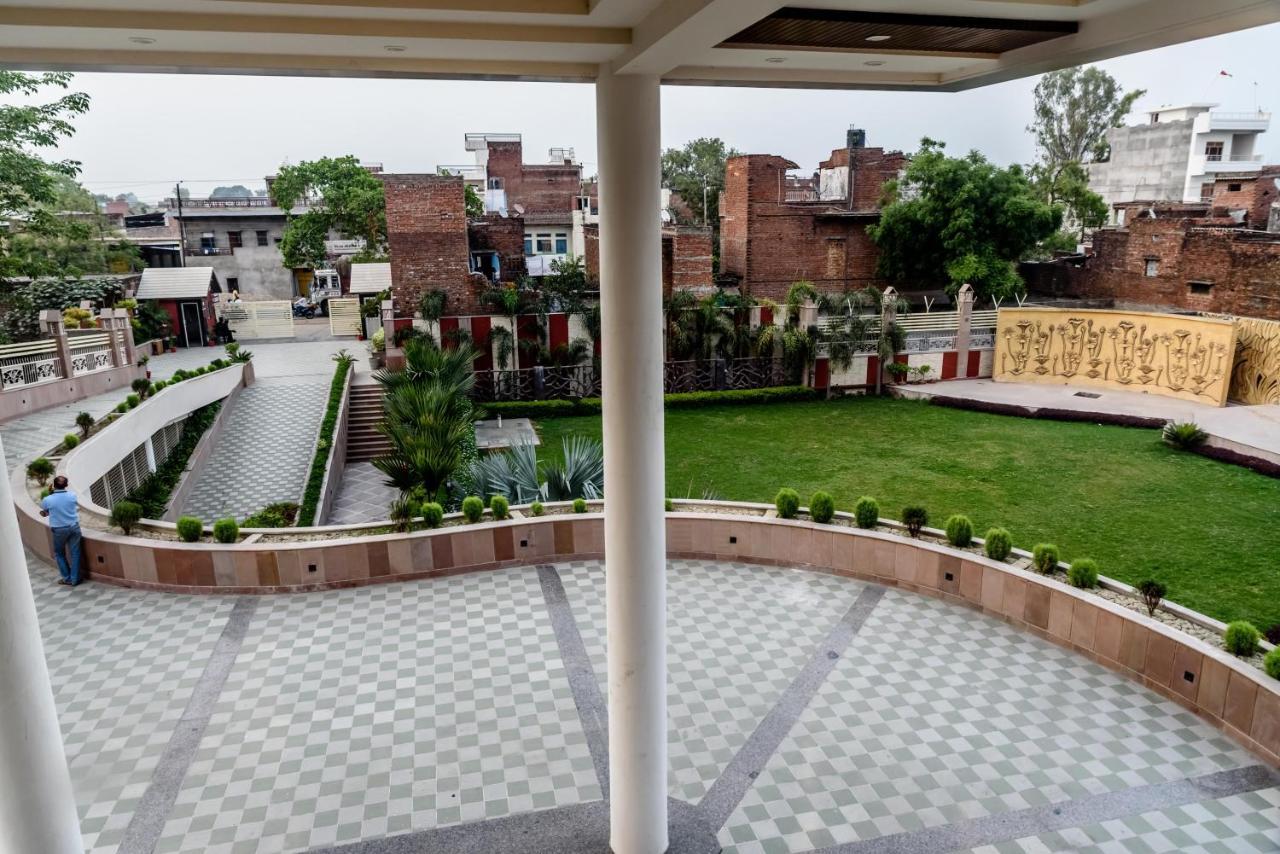 Konark Grand Hotel Mirzapur Exterior photo