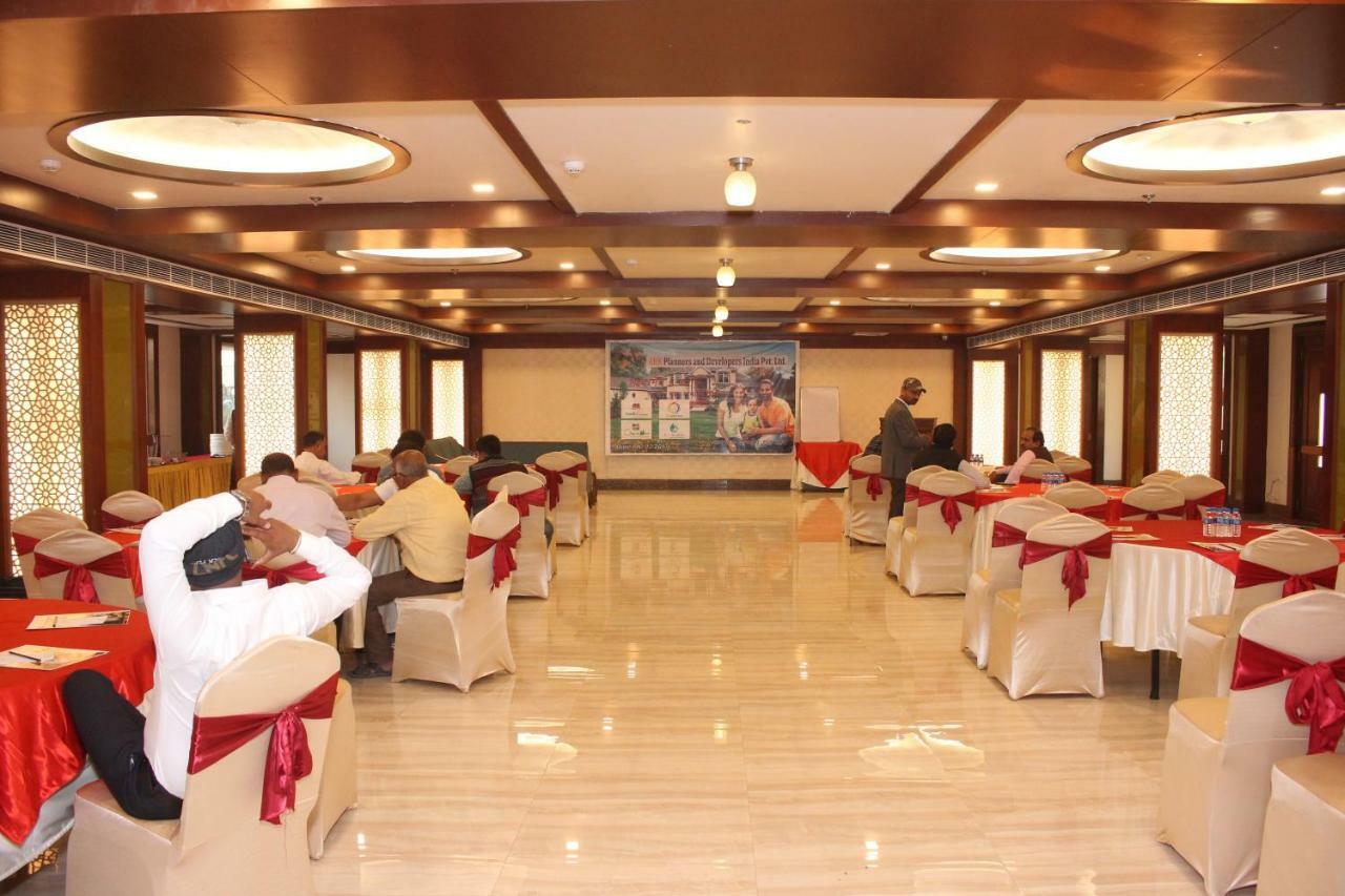 Konark Grand Hotel Mirzapur Exterior photo